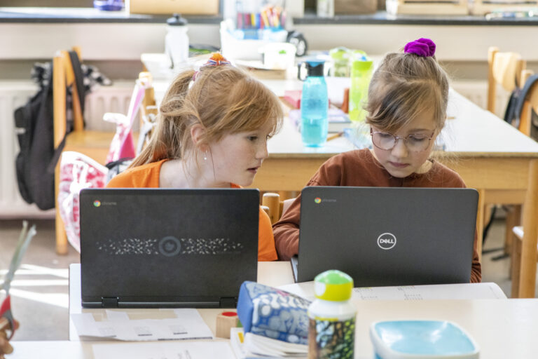 Afbeelding voor Technology and Sustainable Schools
